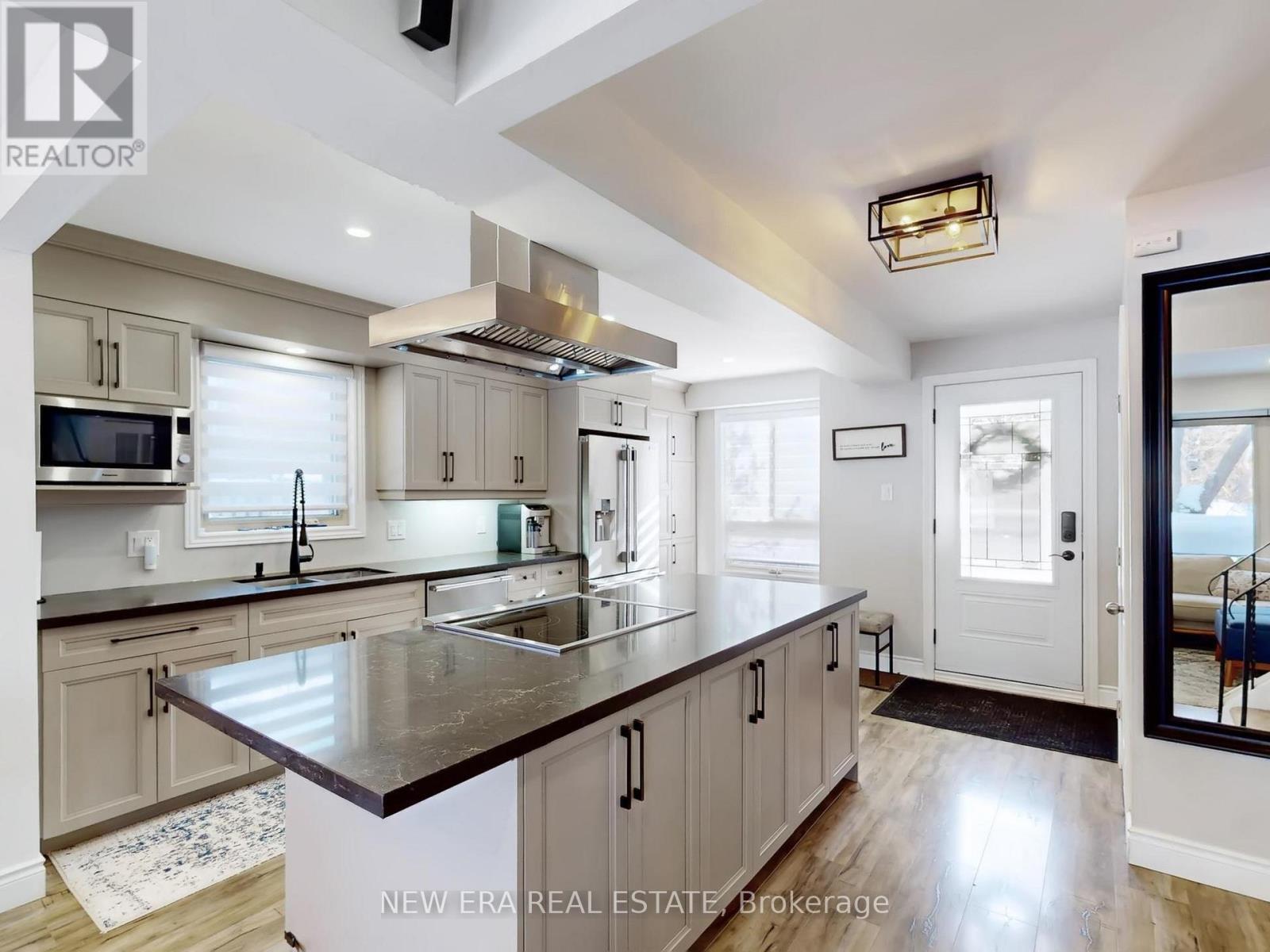 7189 Joliette Crescent, Mississauga, ON - Indoor Photo Showing Kitchen