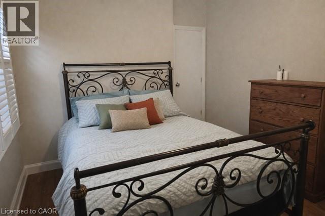 Bedroom featuring wood finished floors and baseboards - 226 Auburn Avenue, Hamilton, ON - Indoor Photo Showing Bedroom