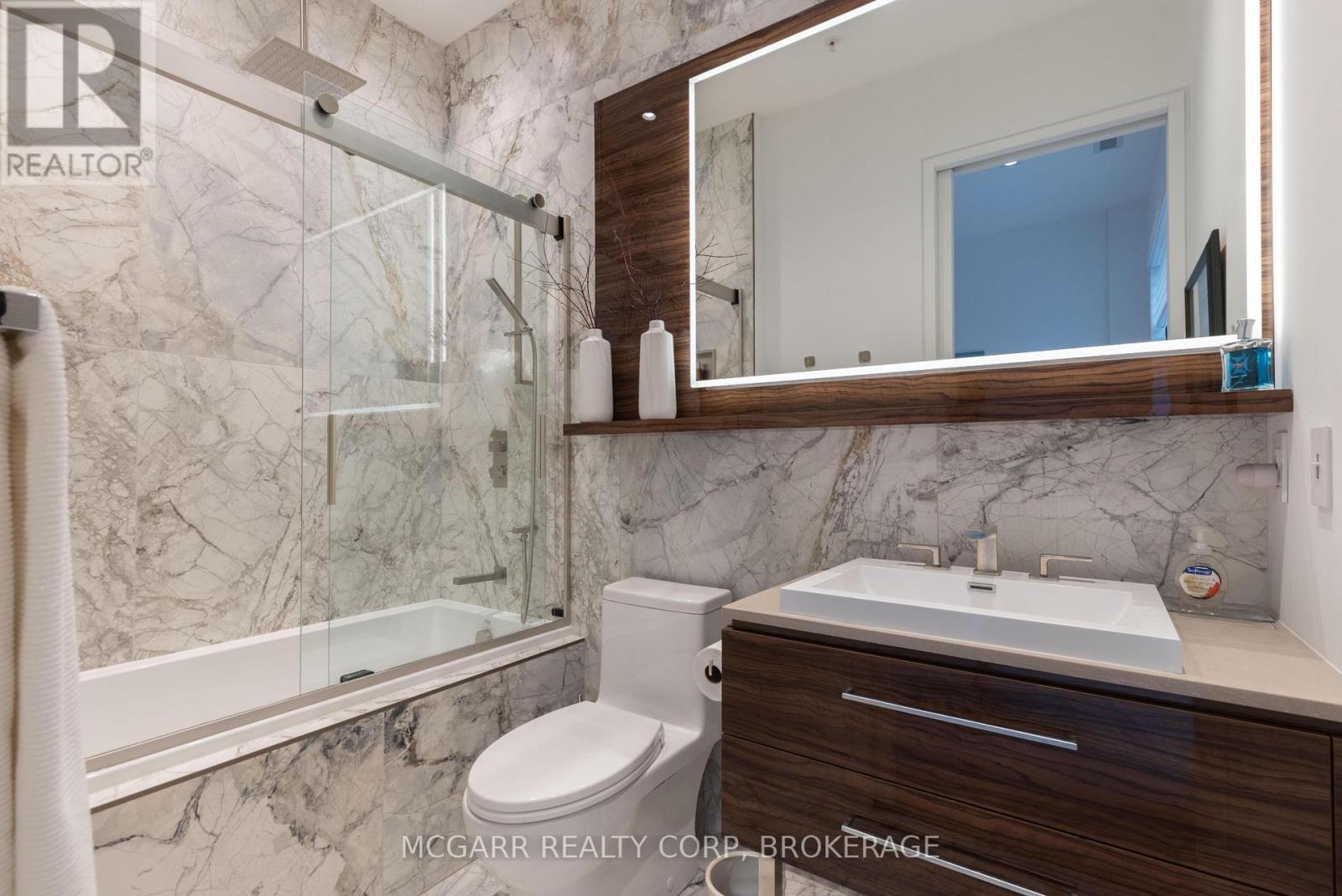 Four piece ensuite - 401 - 77 Yates Street, St. Catharines (Downtown), ON - Indoor Photo Showing Bathroom