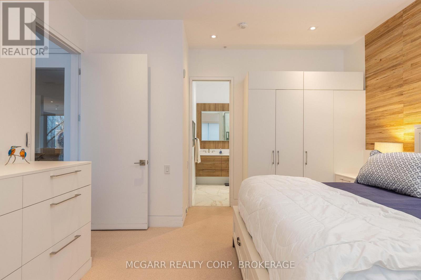 Built in closets - 401 - 77 Yates Street, St. Catharines (Downtown), ON - Indoor Photo Showing Bedroom