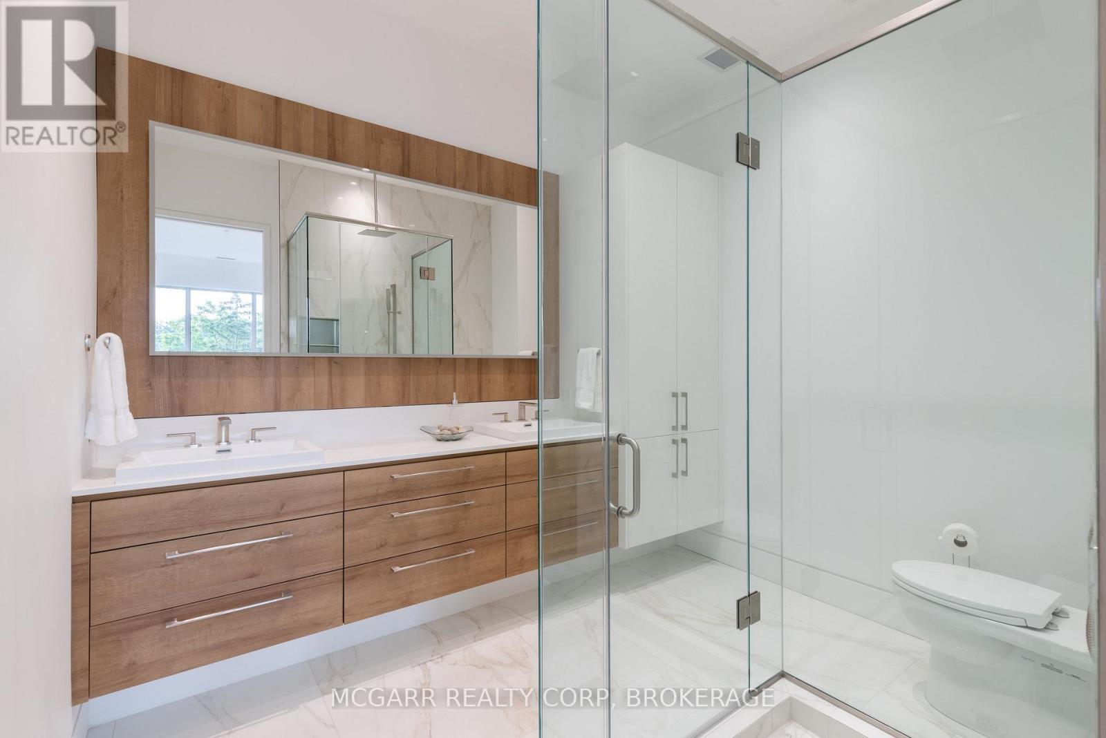 Large shower in primary ensui - 401 - 77 Yates Street, St. Catharines (Downtown), ON - Indoor Photo Showing Bathroom