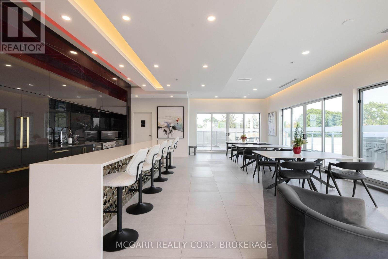 Fully equipped bar + kitchenette - 401 - 77 Yates Street, St. Catharines (Downtown), ON - Indoor