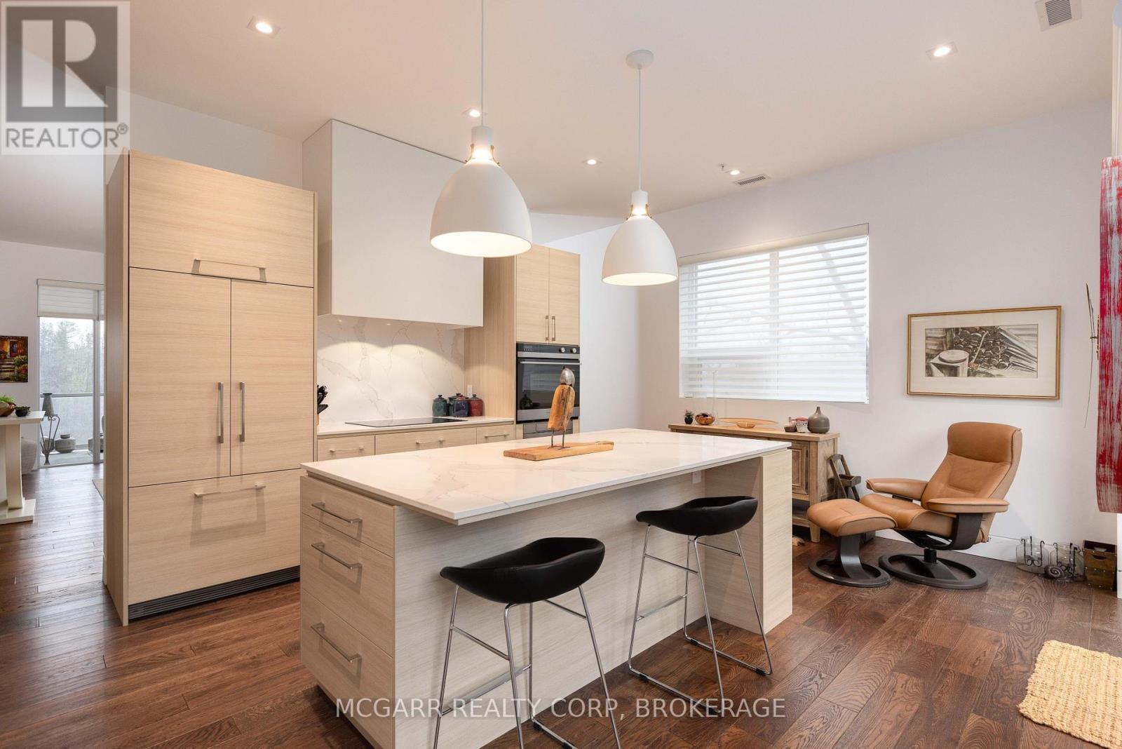 eat in kitchen with 5 appliances - 401 - 77 Yates Street, St. Catharines (Downtown), ON - Indoor Photo Showing Kitchen With Upgraded Kitchen
