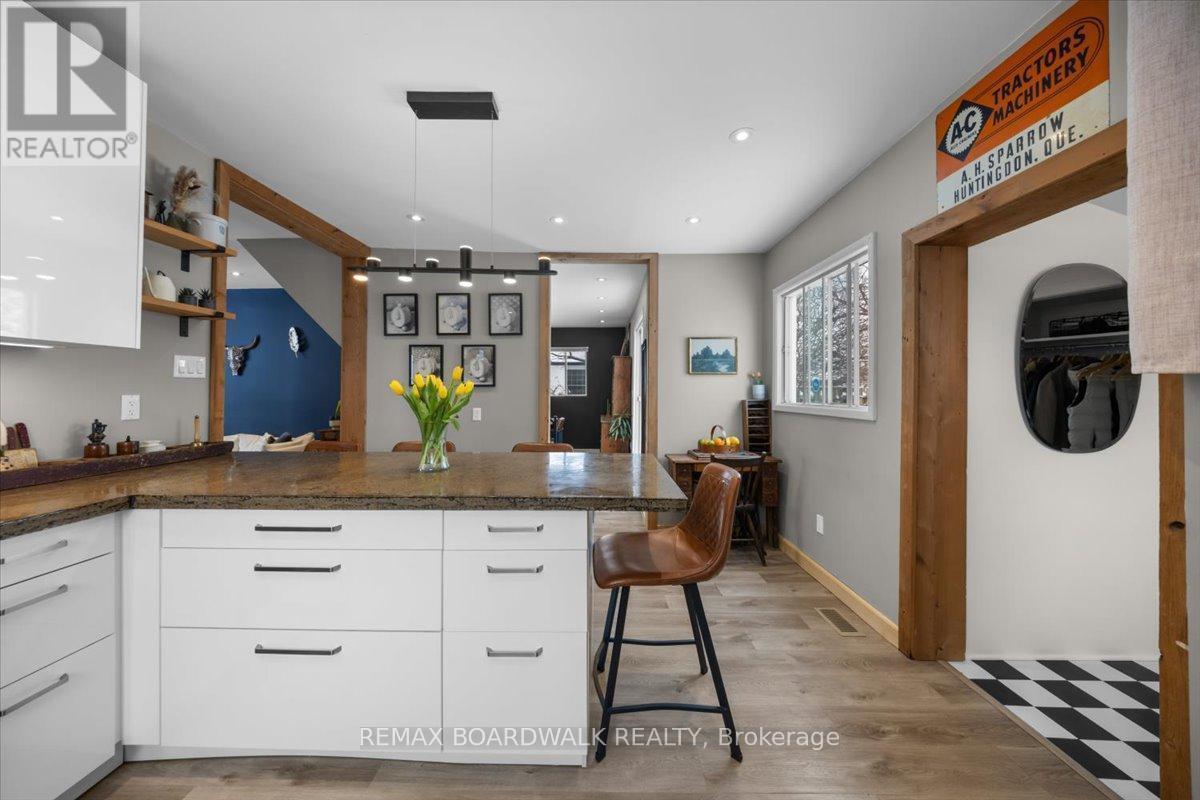 2691 Priscilla Street, Ottawa, ON - Indoor Photo Showing Kitchen