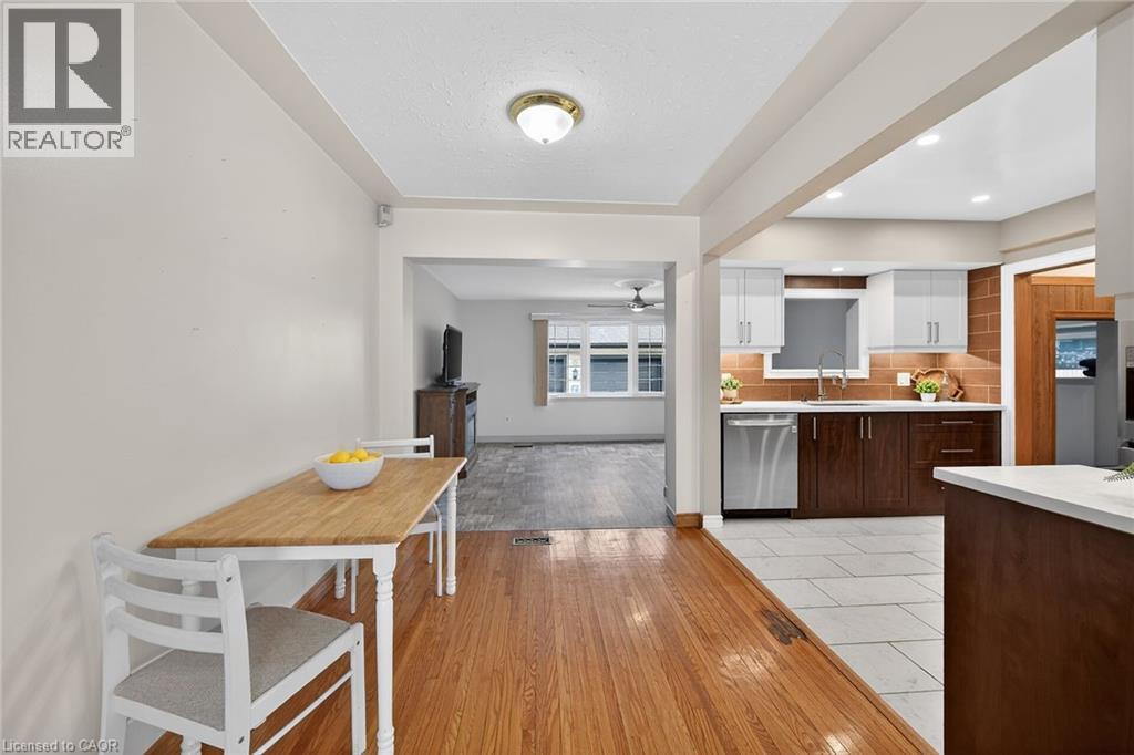 19 Burfield Avenue, Hamilton, ON - Indoor Photo Showing Kitchen