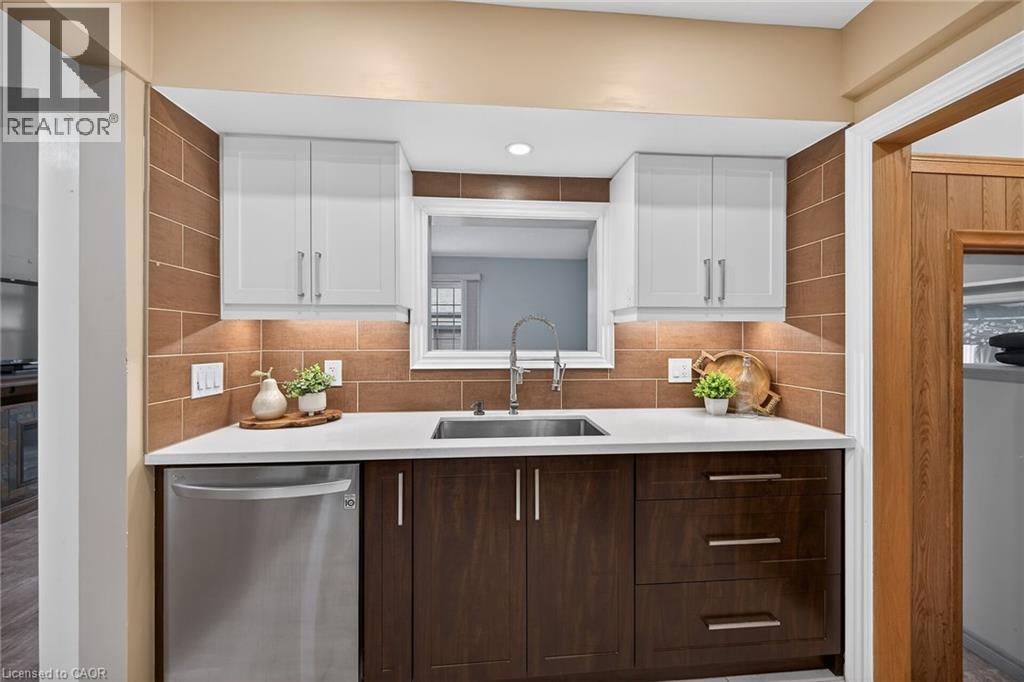 19 Burfield Avenue, Hamilton, ON - Indoor Photo Showing Kitchen