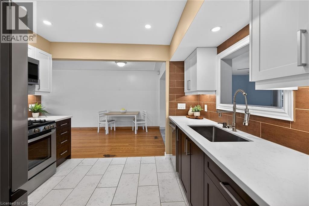 19 Burfield Avenue, Hamilton, ON - Indoor Photo Showing Kitchen With Upgraded Kitchen