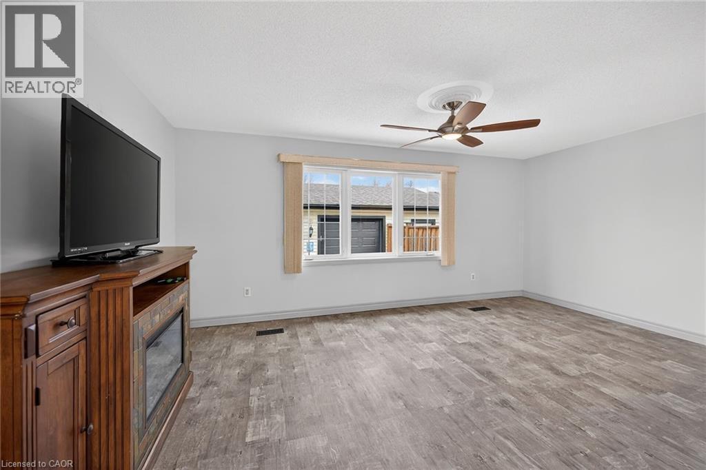 19 Burfield Avenue, Hamilton, ON - Indoor