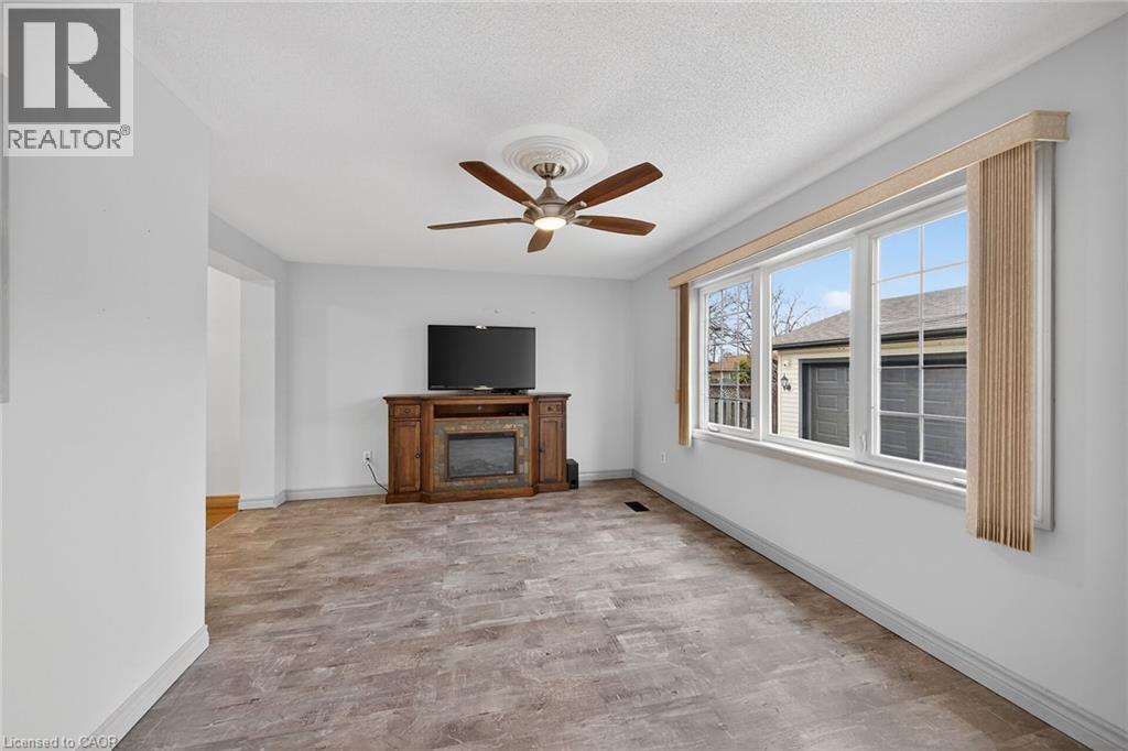 19 Burfield Avenue, Hamilton, ON - Indoor Photo Showing Other Room