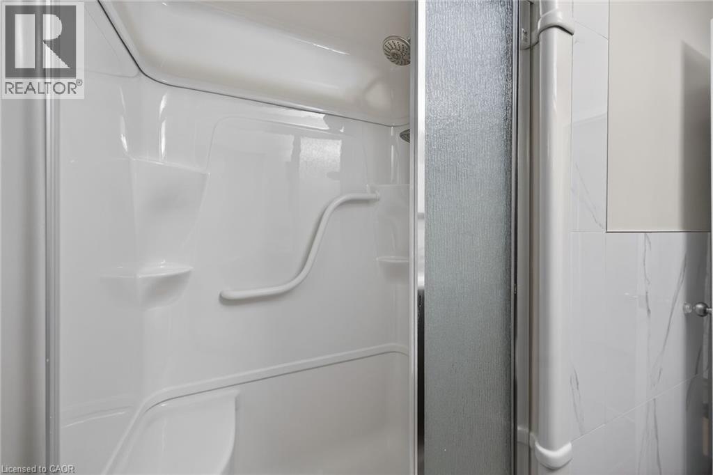 19 Burfield Avenue, Hamilton, ON - Indoor Photo Showing Bathroom