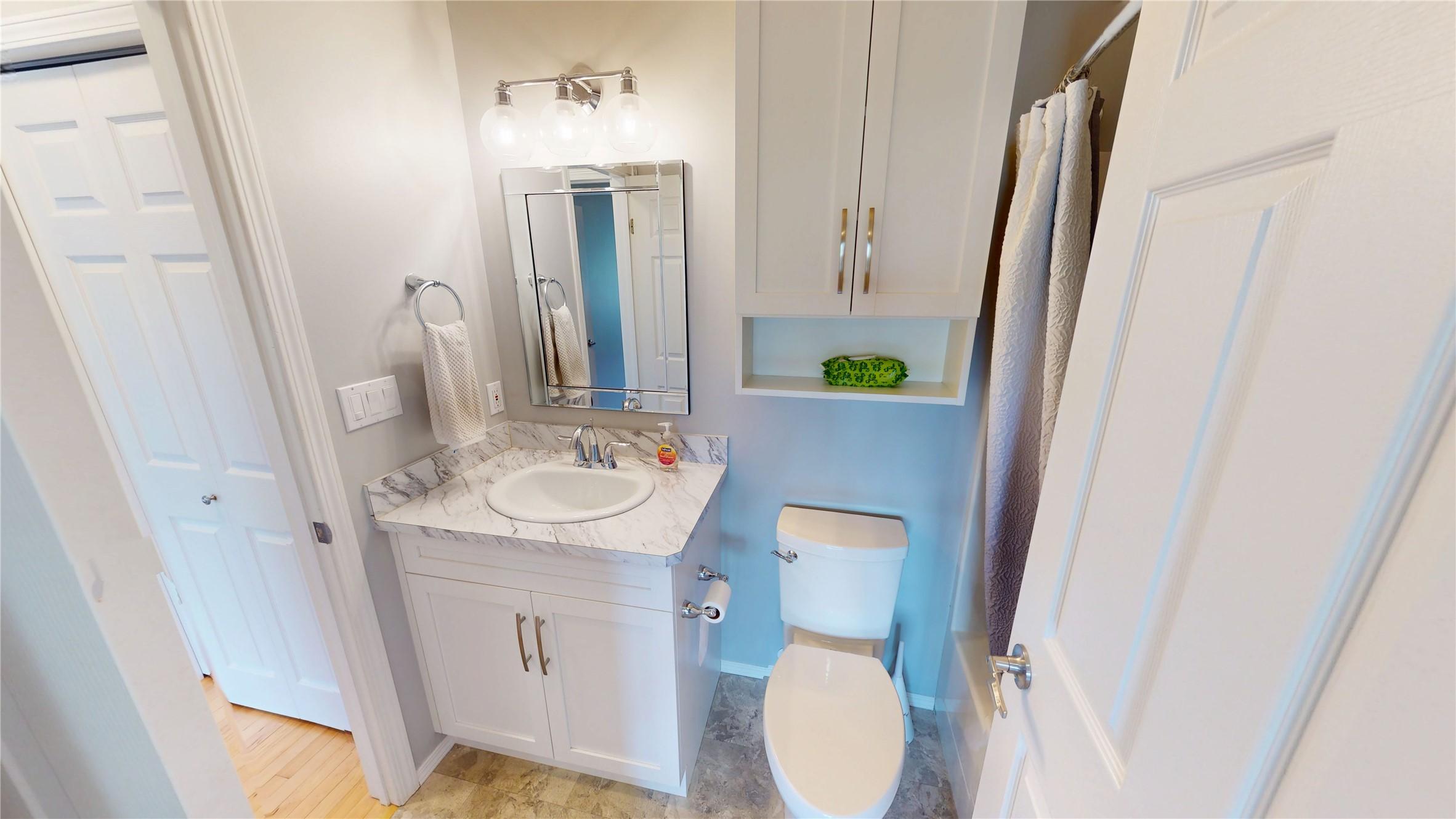 26-2375 1St Street, Cranbrook, BC - Indoor Photo Showing Bathroom