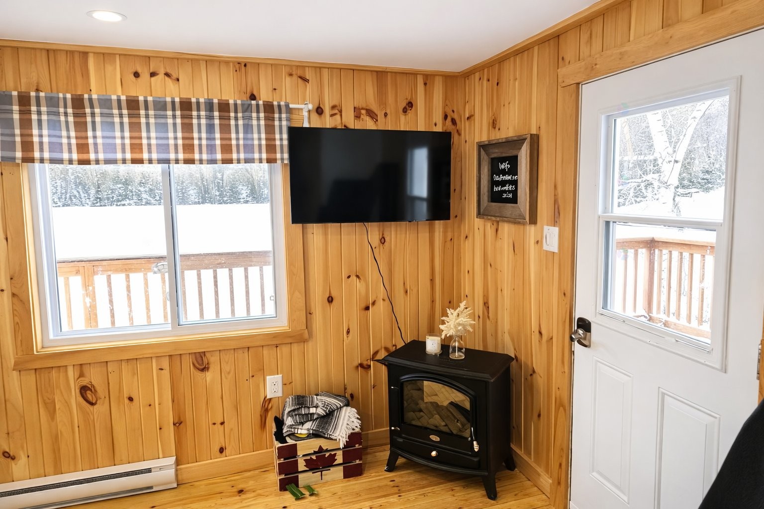 Living Room - 21 Ch. De La Baie-Simon, Low, QC - Indoor Photo Showing Other Room