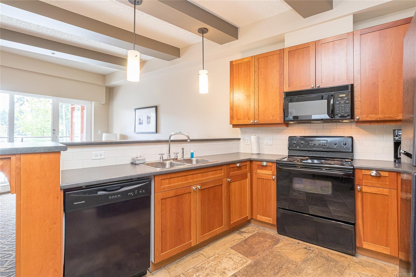 210 A-1376 Lynburne Pl, Langford, BC - Indoor Photo Showing Kitchen With Double Sink