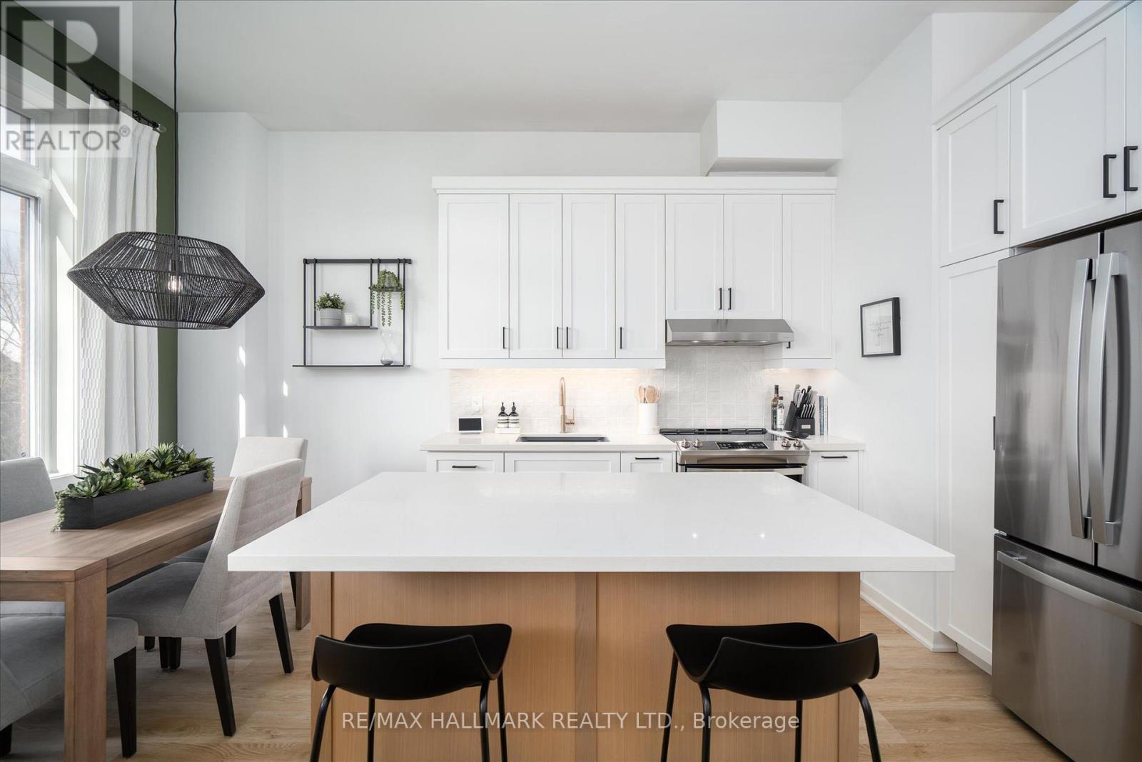 53 Wood Street E, Hamilton, ON - Indoor Photo Showing Kitchen With Upgraded Kitchen