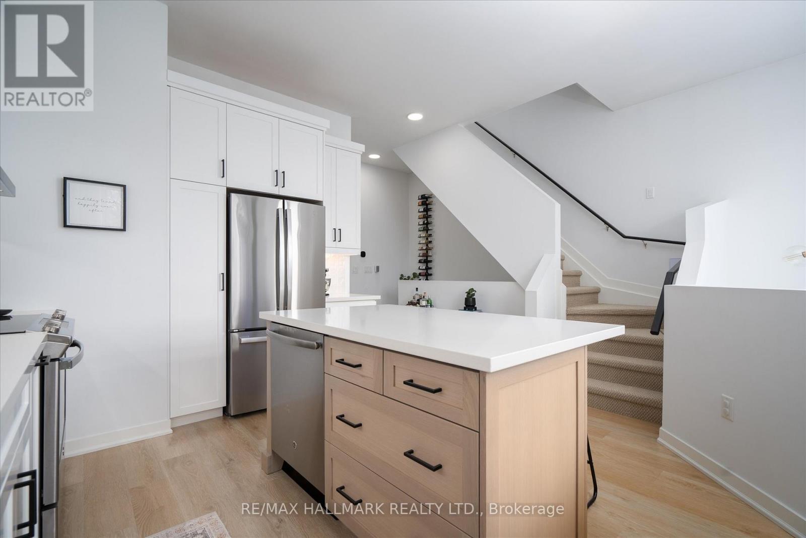 53 Wood Street E, Hamilton, ON - Indoor Photo Showing Kitchen