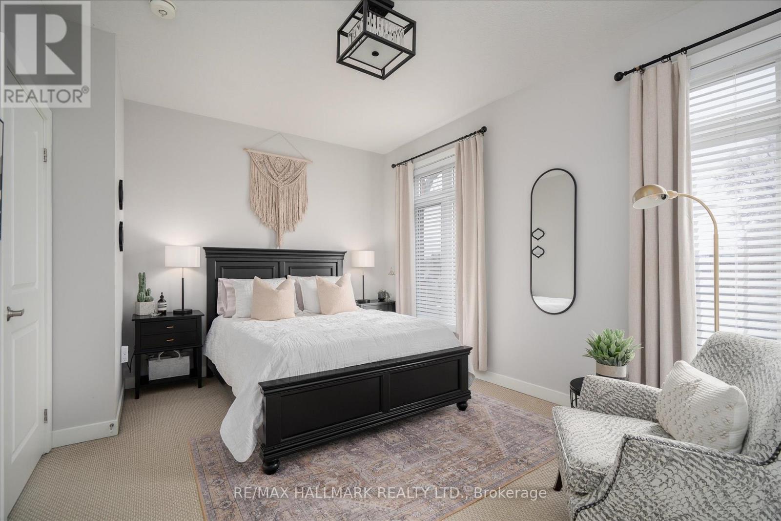 53 Wood Street E, Hamilton, ON - Indoor Photo Showing Bedroom