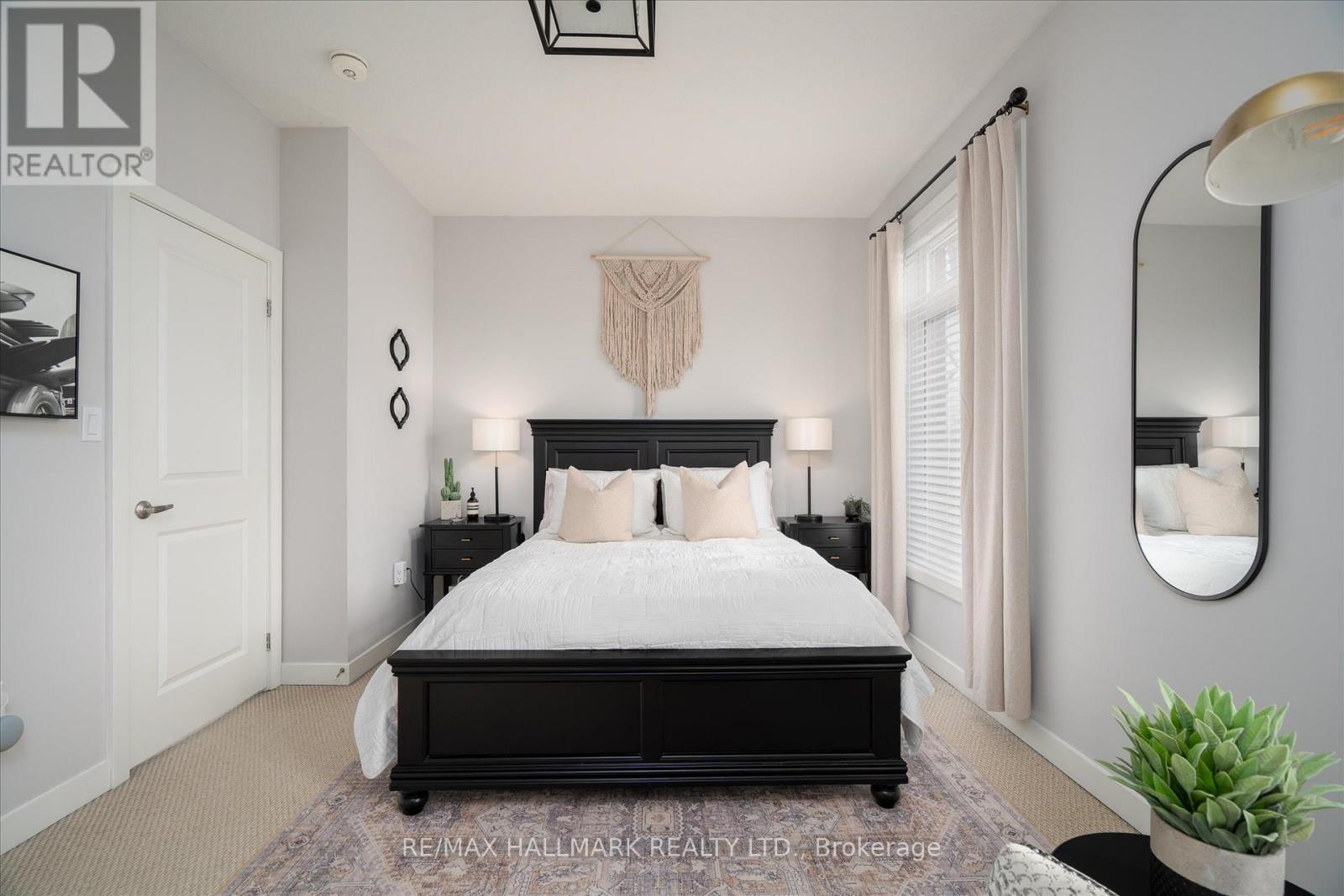 53 Wood Street E, Hamilton, ON - Indoor Photo Showing Bedroom