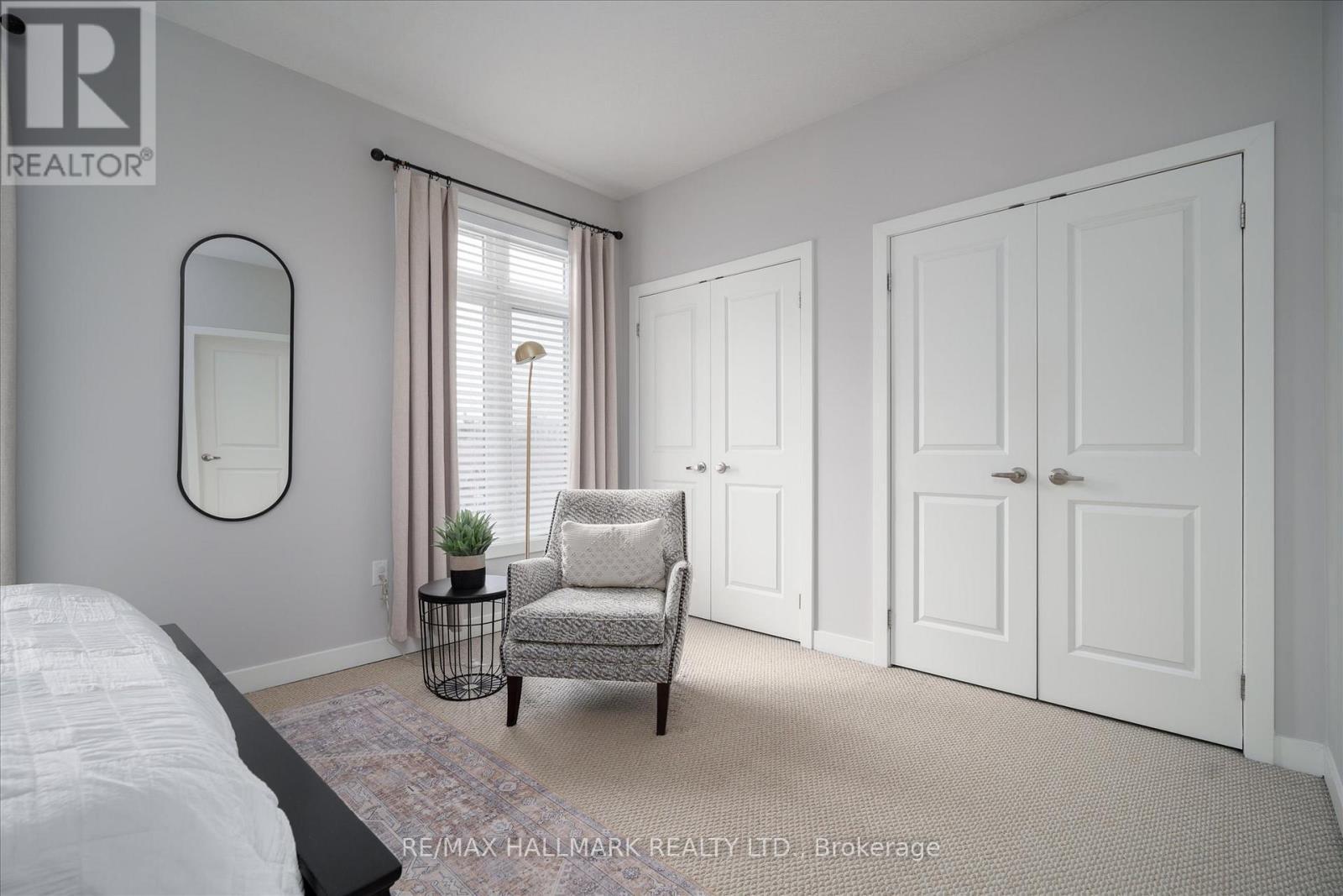 53 Wood Street E, Hamilton, ON - Indoor Photo Showing Bedroom