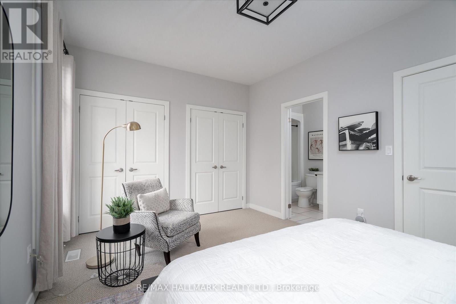 53 Wood Street E, Hamilton, ON - Indoor Photo Showing Bedroom