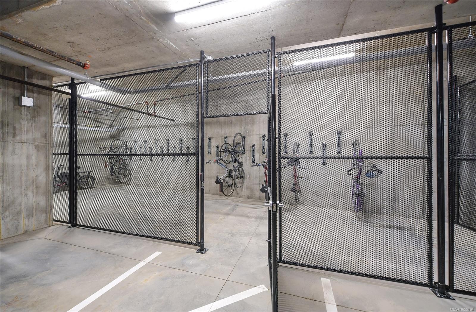 304-1114 Samar Cres, Langford, BC - Indoor Photo Showing Garage