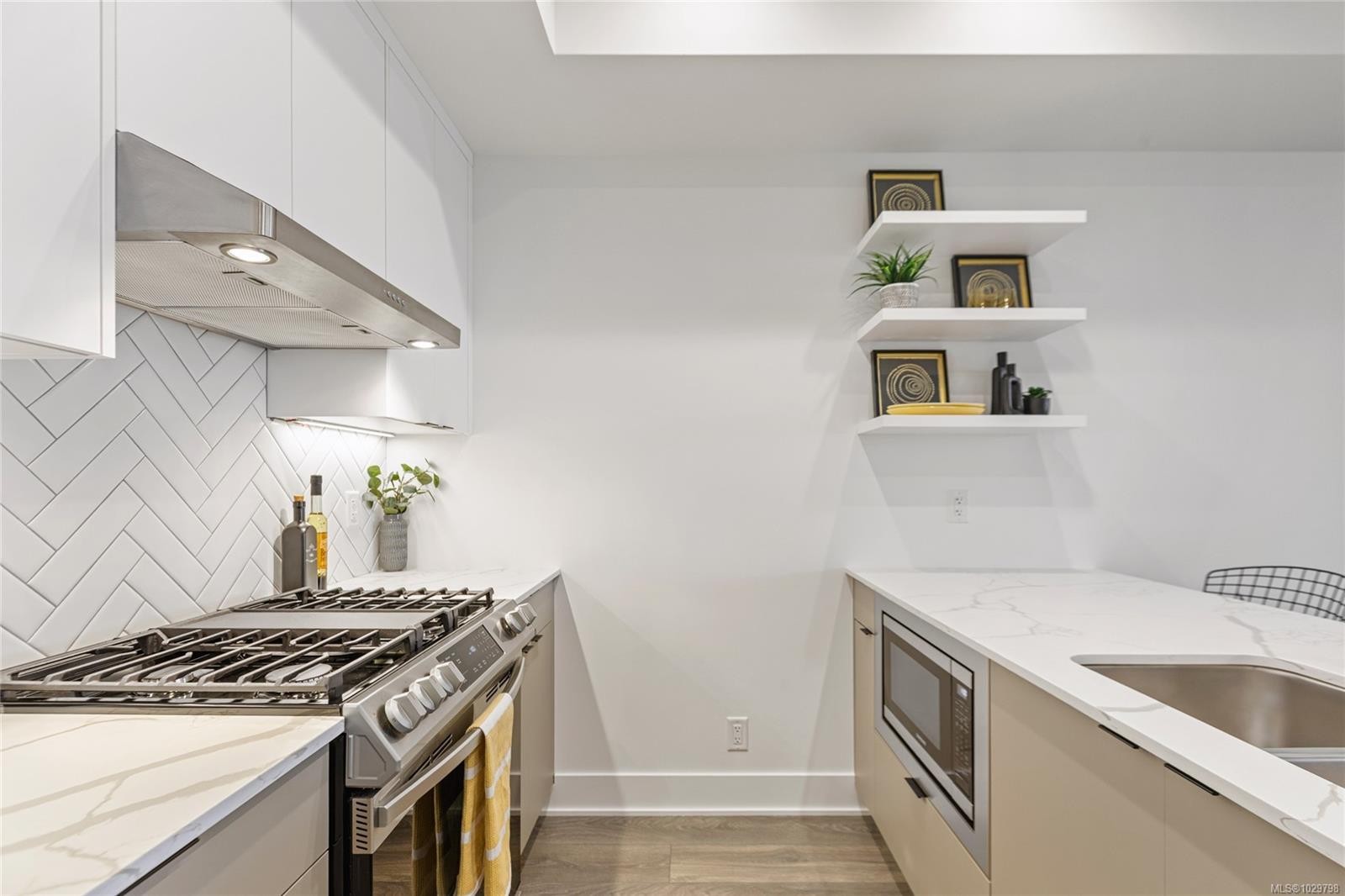 407-1114 Samar Cres, Langford, BC - Indoor Photo Showing Kitchen