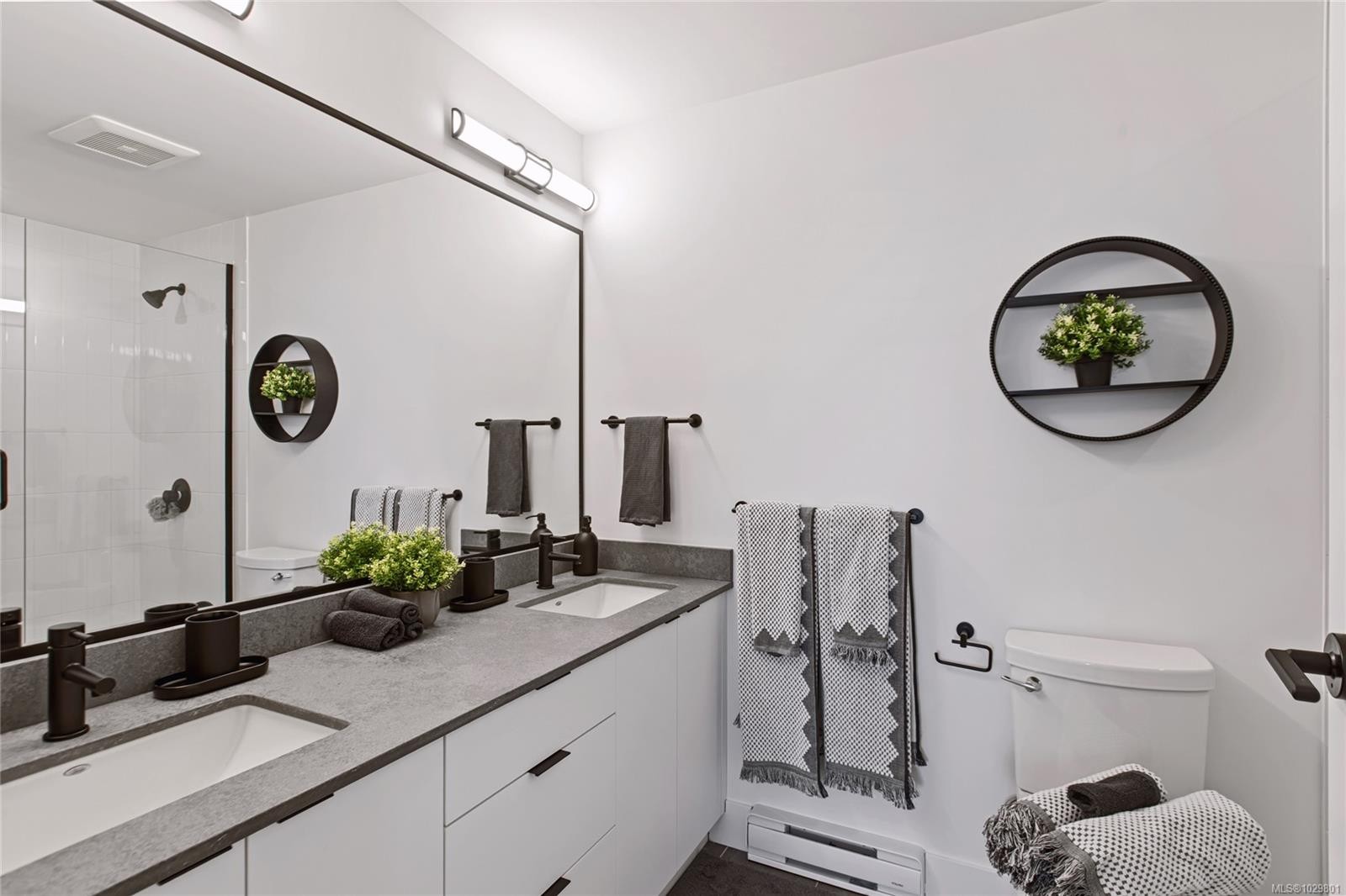 501-1114 Samar Cres, Langford, BC - Indoor Photo Showing Bathroom