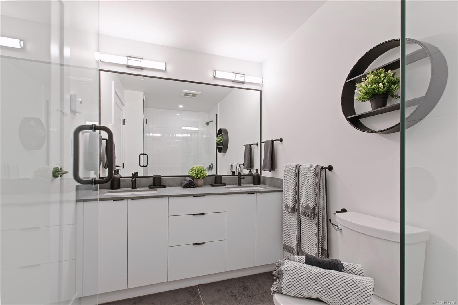 501-1114 Samar Cres, Langford, BC - Indoor Photo Showing Bathroom