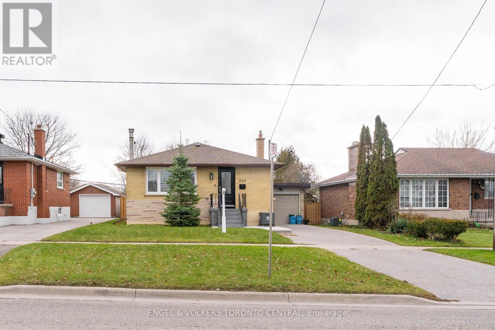 767 Phillip Murray Avenue, Oshawa, ON - Outdoor With Facade