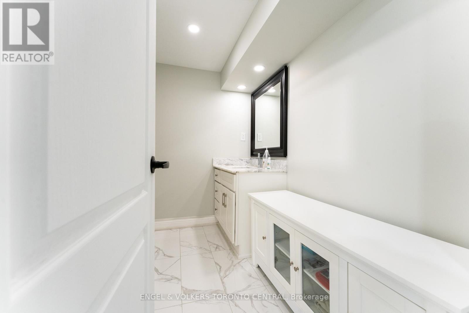767 Phillip Murray Avenue, Oshawa, ON - Indoor Photo Showing Bathroom
