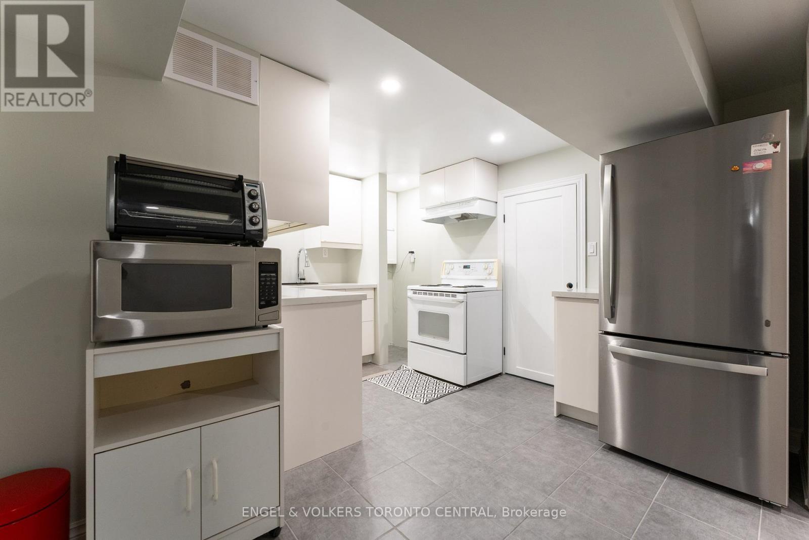 767 Phillip Murray Avenue, Oshawa, ON - Indoor Photo Showing Kitchen