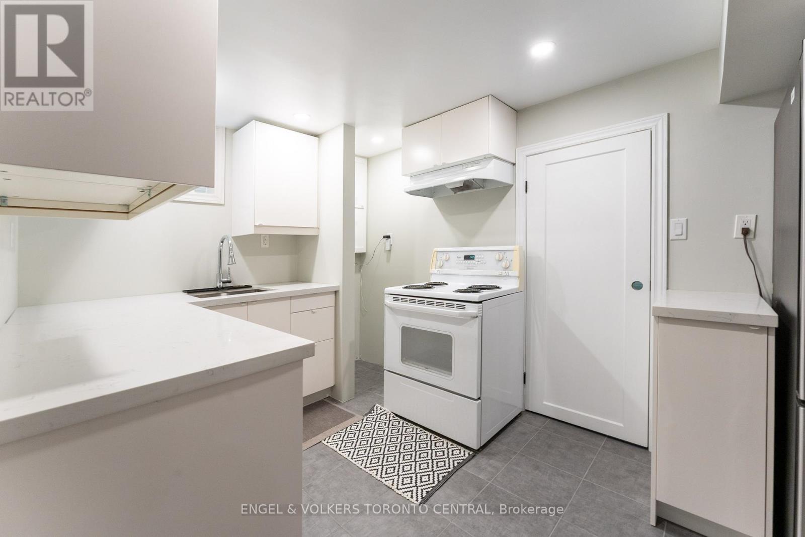 767 Phillip Murray Avenue, Oshawa, ON - Indoor Photo Showing Kitchen
