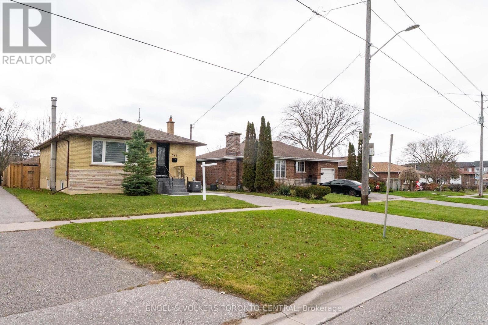 767 Phillip Murray Avenue, Oshawa, ON - Outdoor