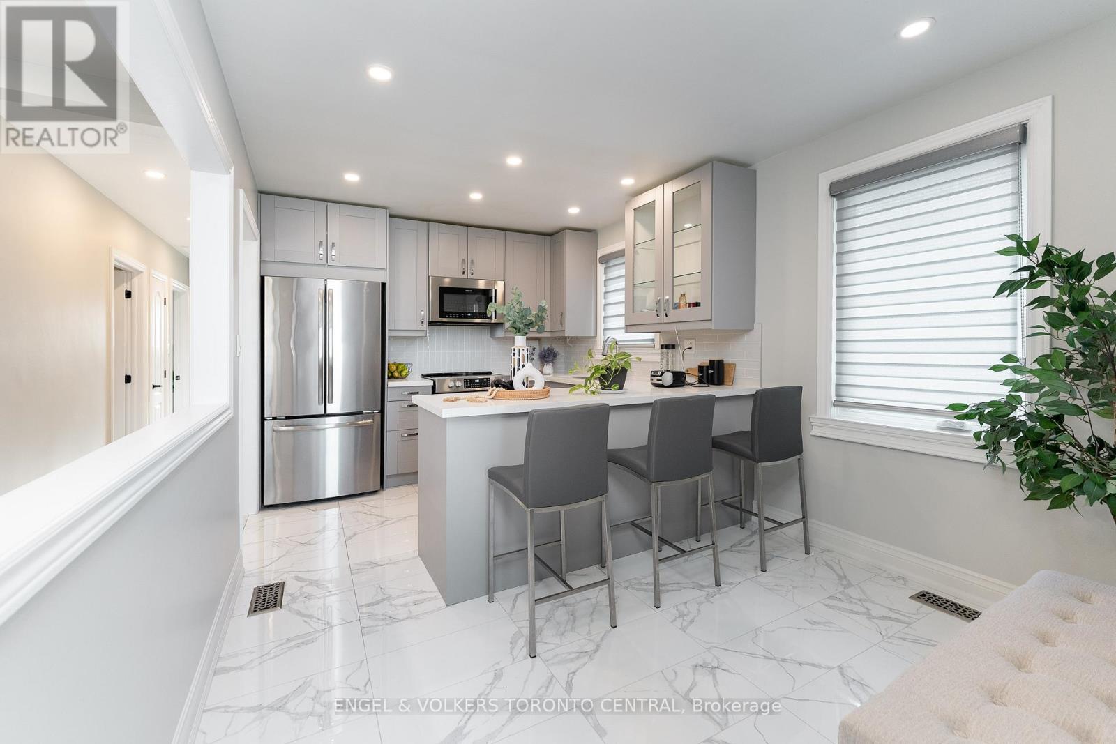 767 Phillip Murray Avenue, Oshawa, ON - Indoor