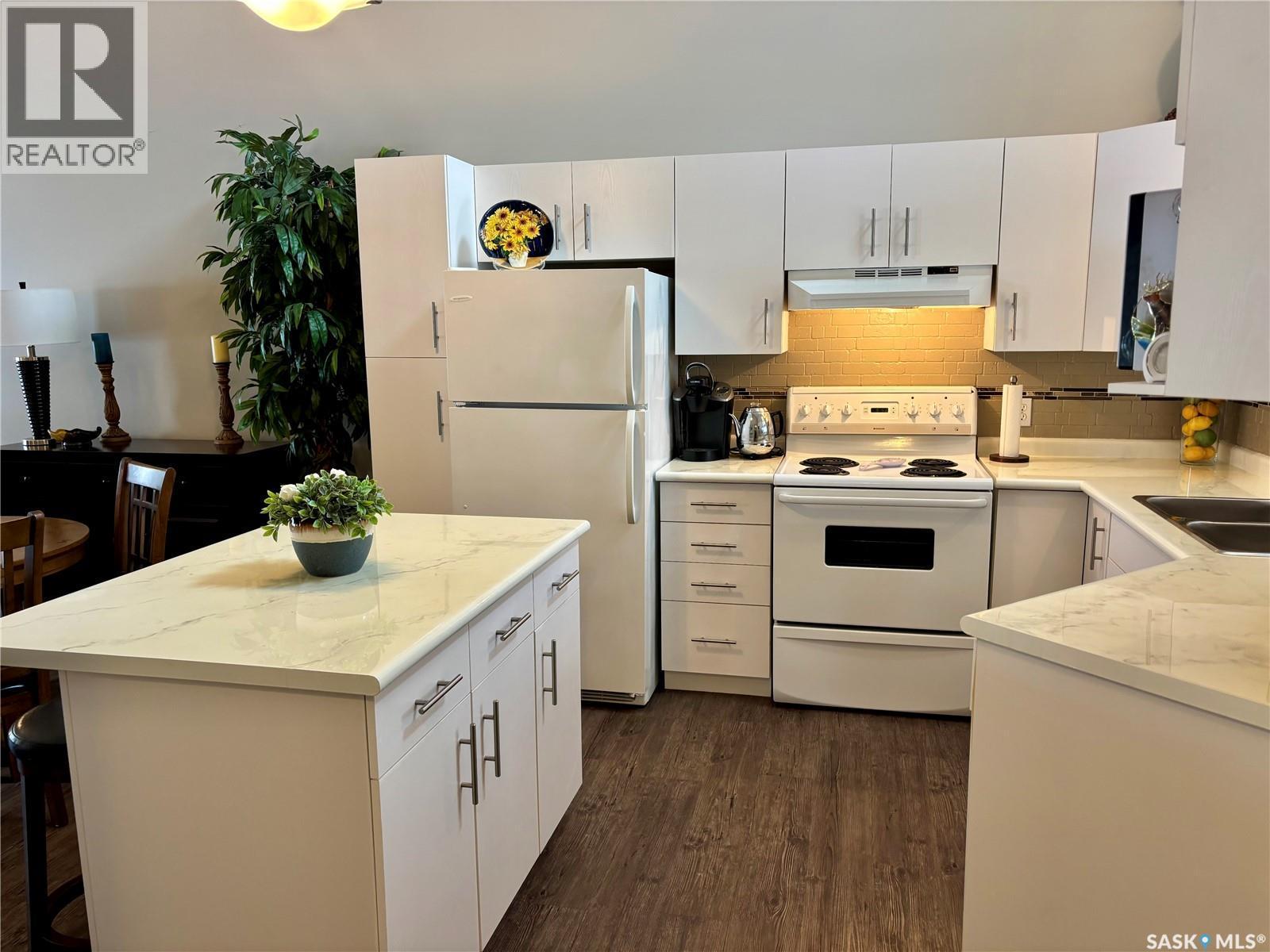 66 Eagle View Way, Elk Ridge, SK - Indoor Photo Showing Kitchen With Double Sink