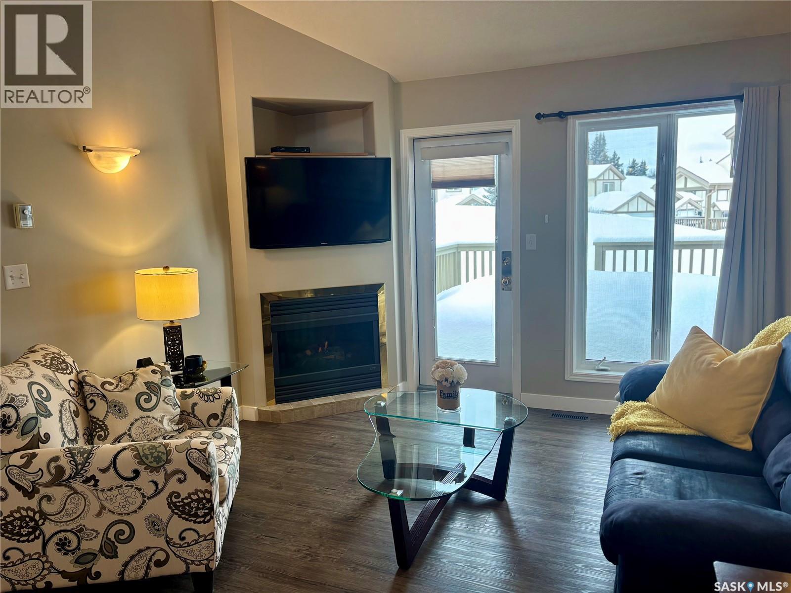 66 Eagle View Way, Elk Ridge, SK - Indoor Photo Showing Living Room With Fireplace