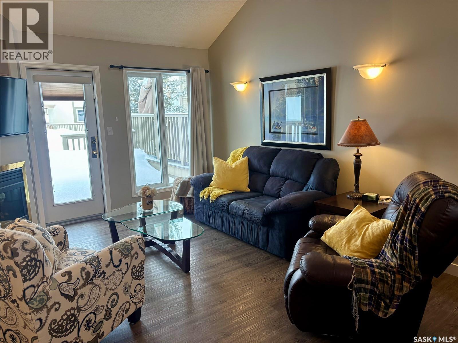 66 Eagle View Way, Elk Ridge, SK - Indoor Photo Showing Living Room