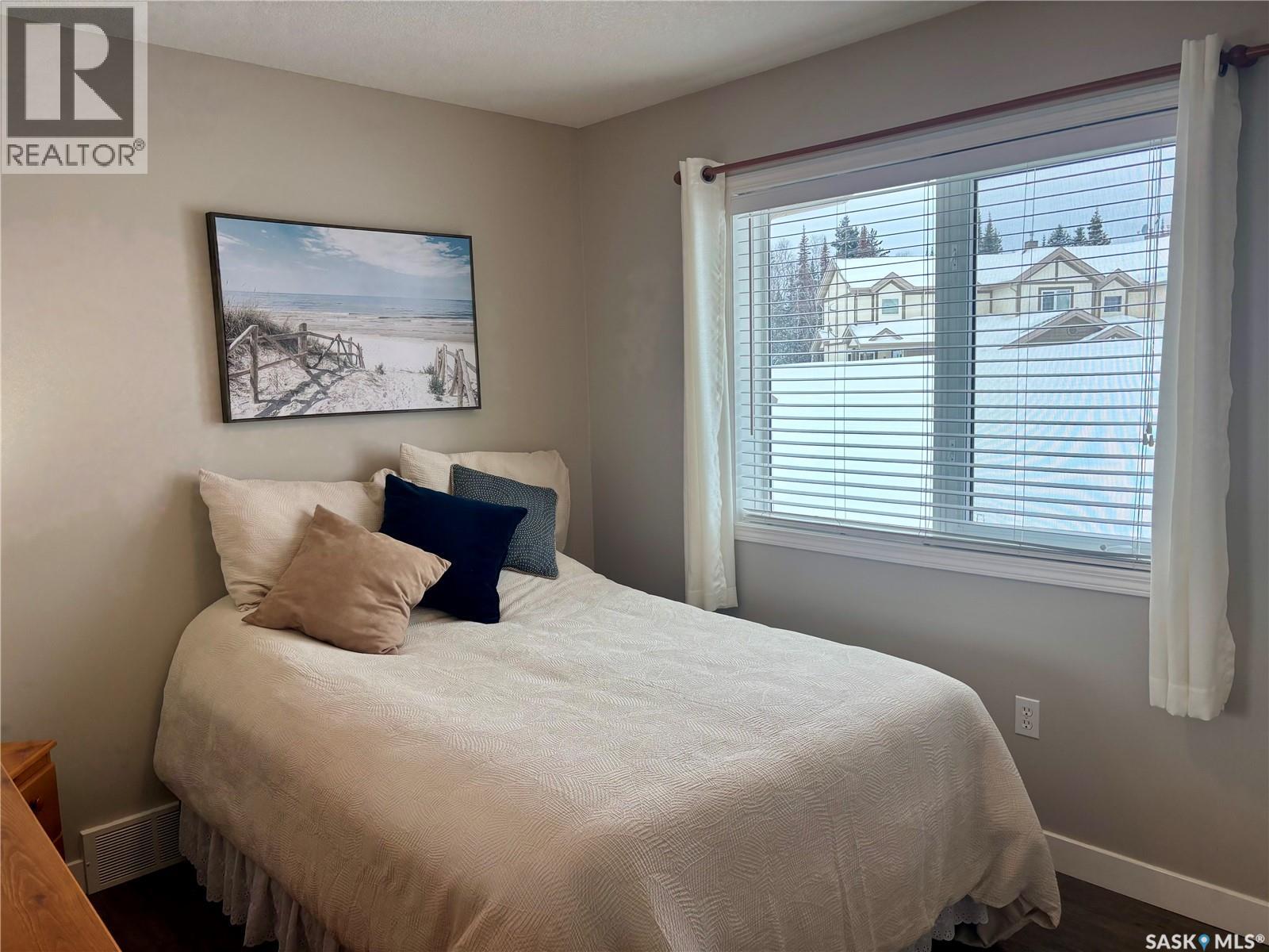 66 Eagle View Way, Elk Ridge, SK - Indoor Photo Showing Bedroom