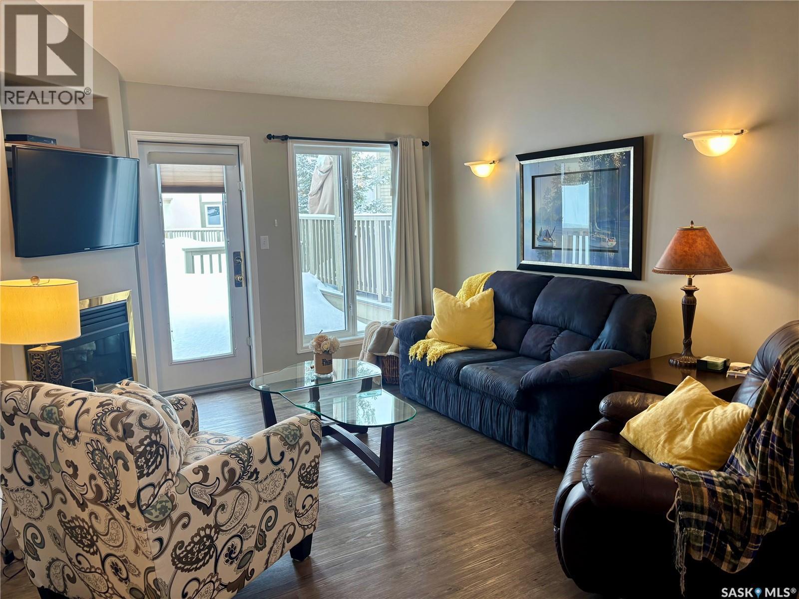 66 Eagle View Way, Elk Ridge, SK - Indoor Photo Showing Living Room
