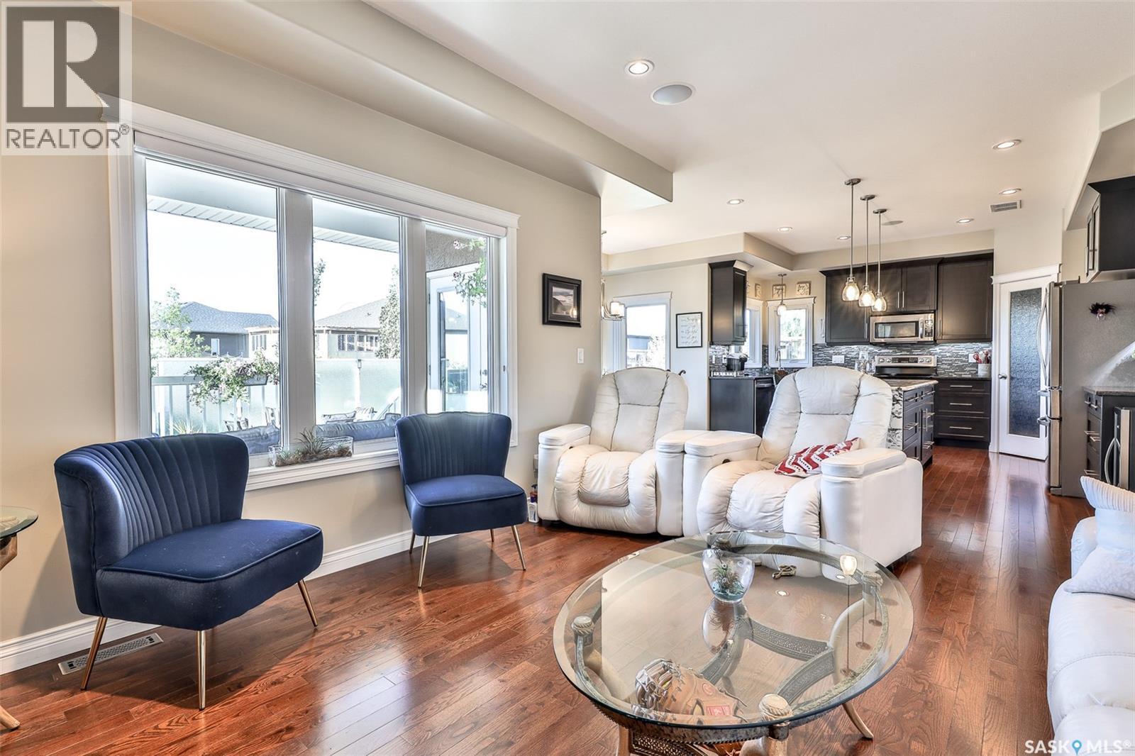 200 Clubhouse Boulevard E, Warman, SK - Indoor Photo Showing Living Room