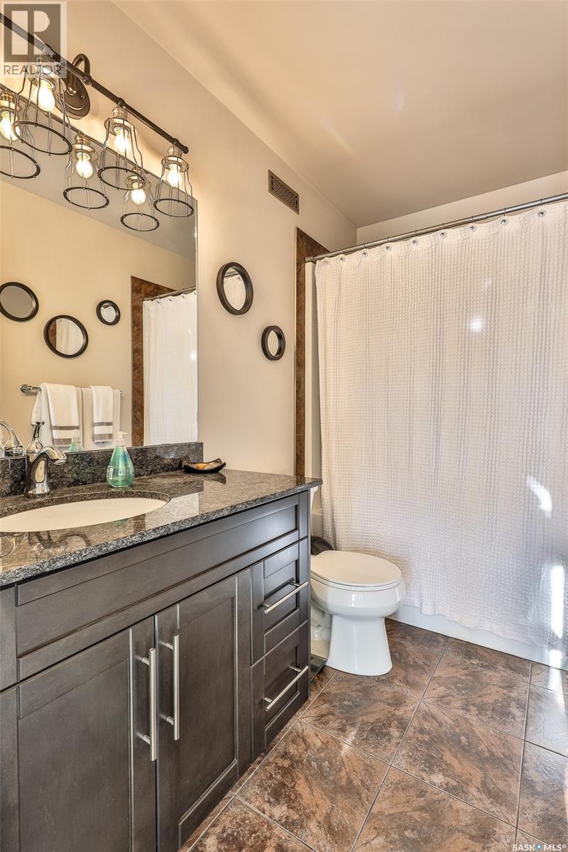 200 Clubhouse Boulevard E, Warman, SK - Indoor Photo Showing Bathroom