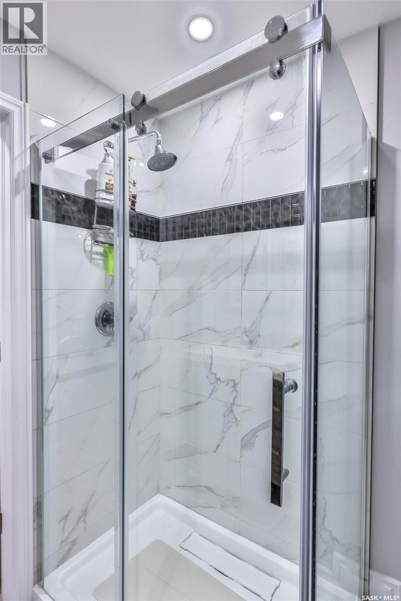 200 Clubhouse Boulevard E, Warman, SK - Indoor Photo Showing Bathroom