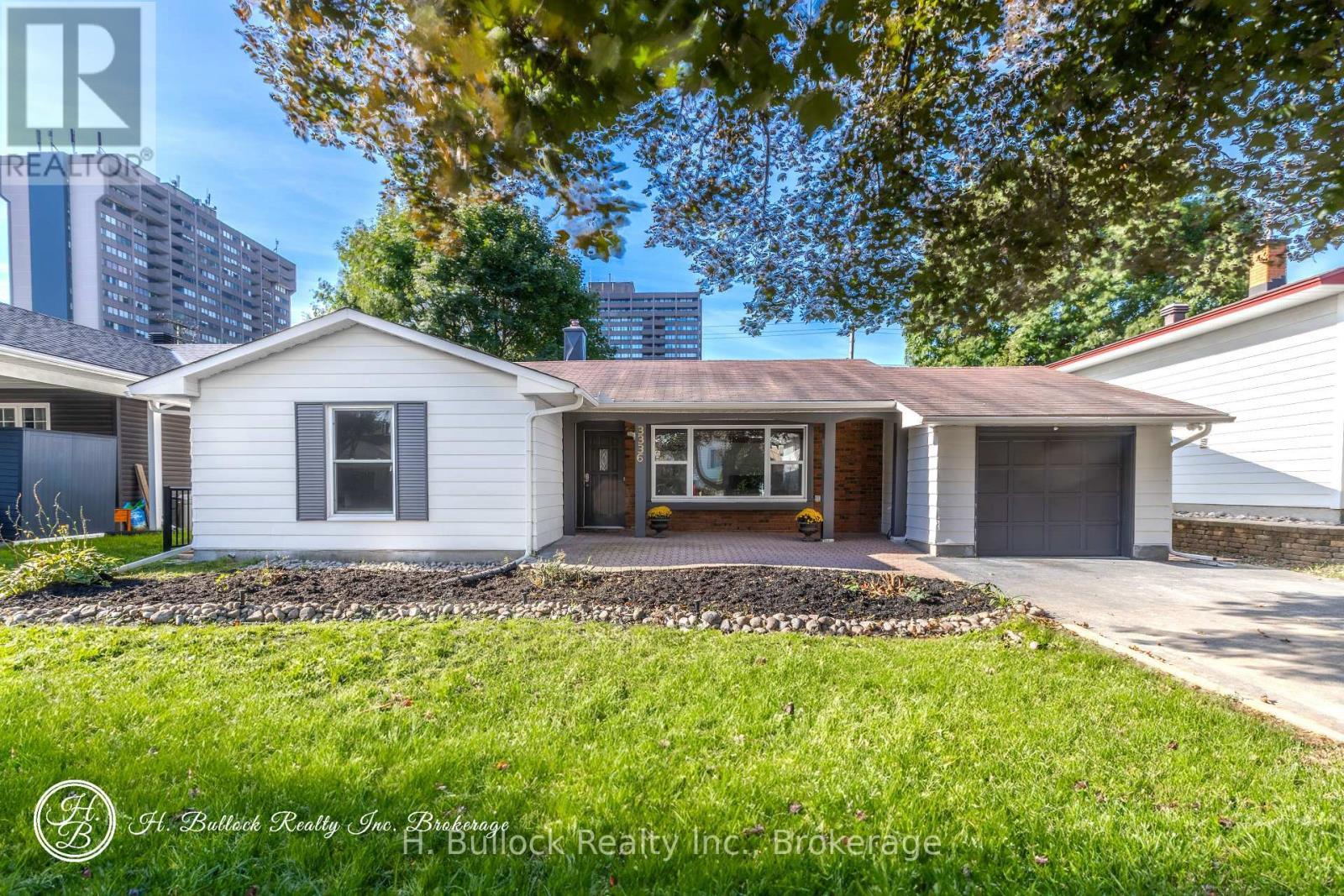 3336 Kodiak Street, Ottawa, ON - Outdoor With Facade