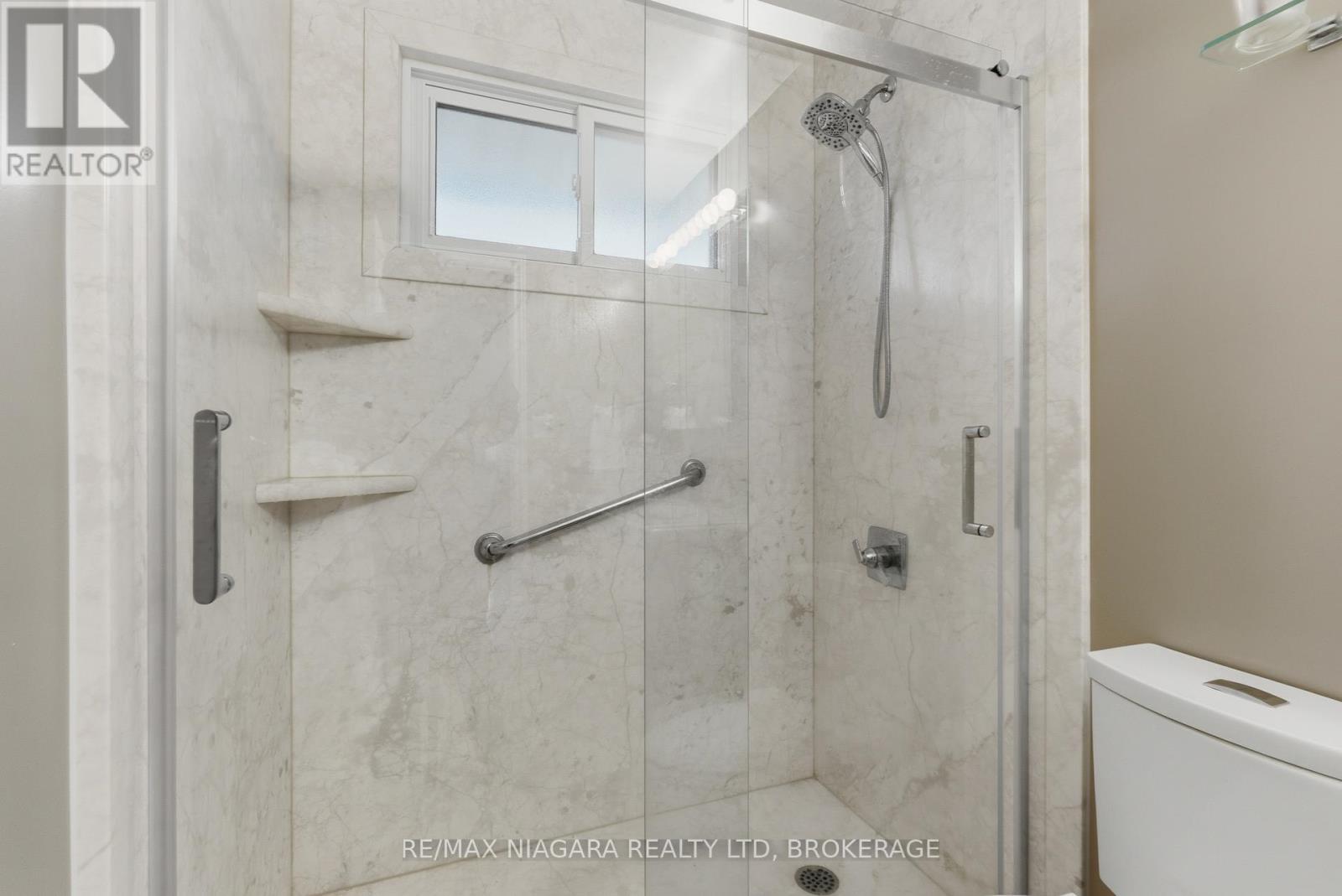 57 Meredith Drive, St. Catharines (Carlton/Bunting), ON - Indoor Photo Showing Bathroom