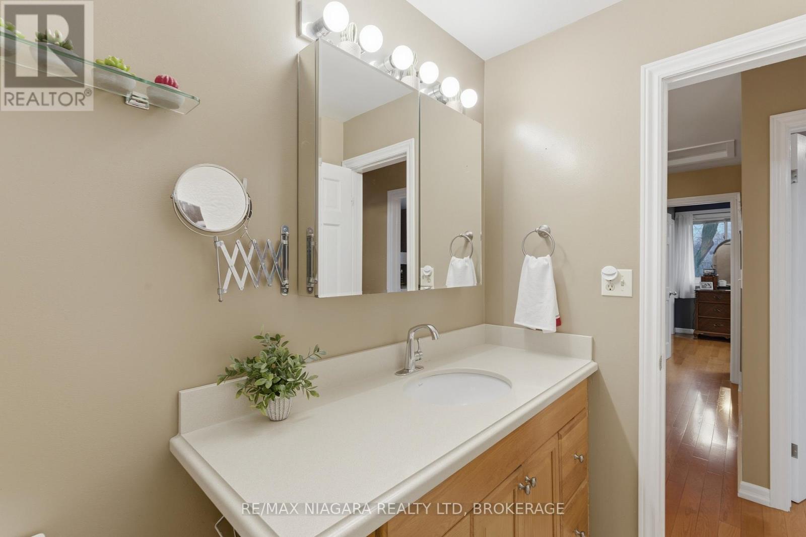 57 Meredith Drive, St. Catharines (Carlton/Bunting), ON - Indoor Photo Showing Bathroom