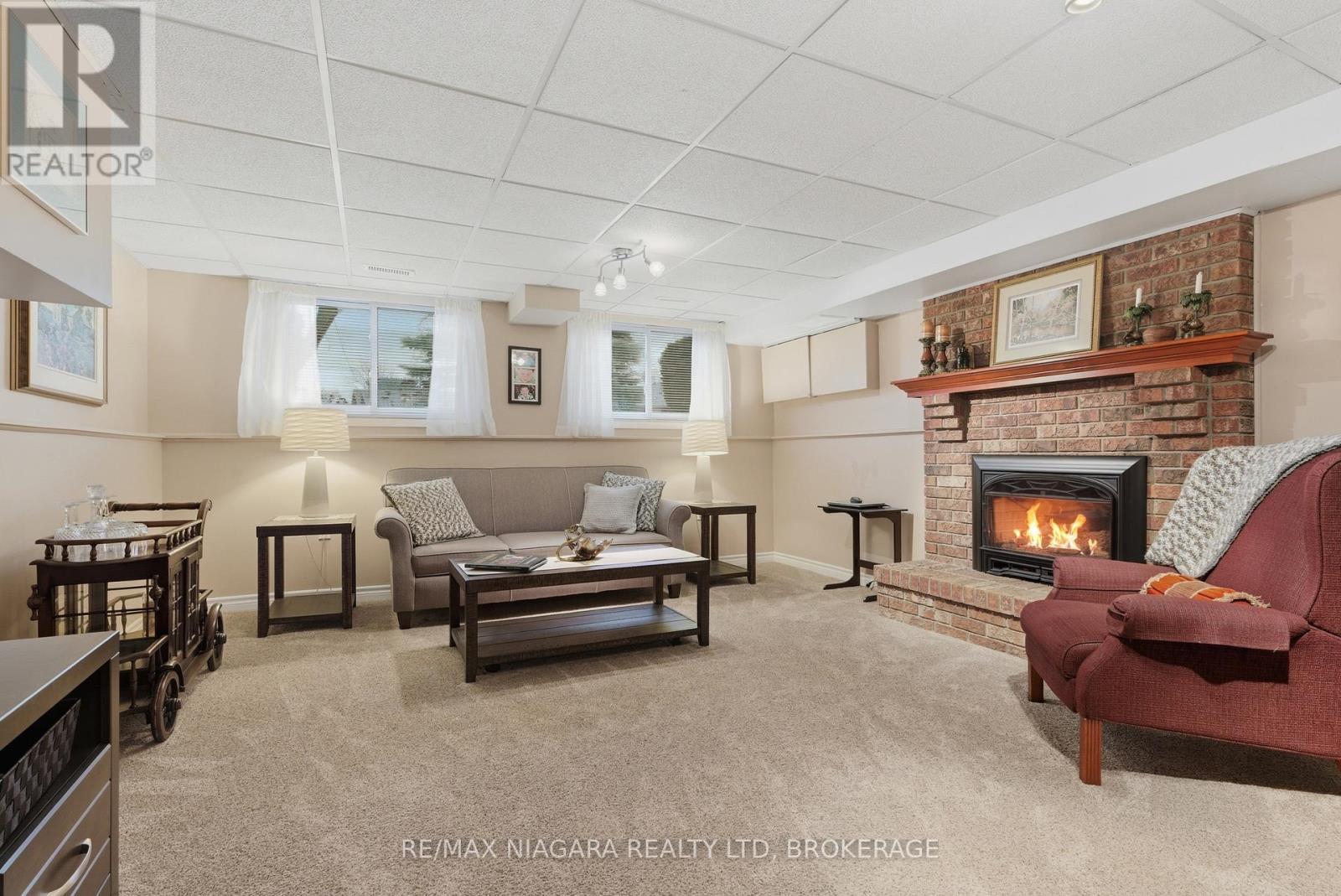 57 Meredith Drive, St. Catharines (Carlton/Bunting), ON - Indoor With Fireplace