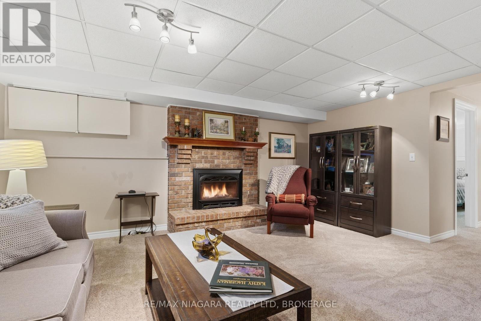 57 Meredith Drive, St. Catharines (Carlton/Bunting), ON - Indoor Photo Showing Living Room With Fireplace