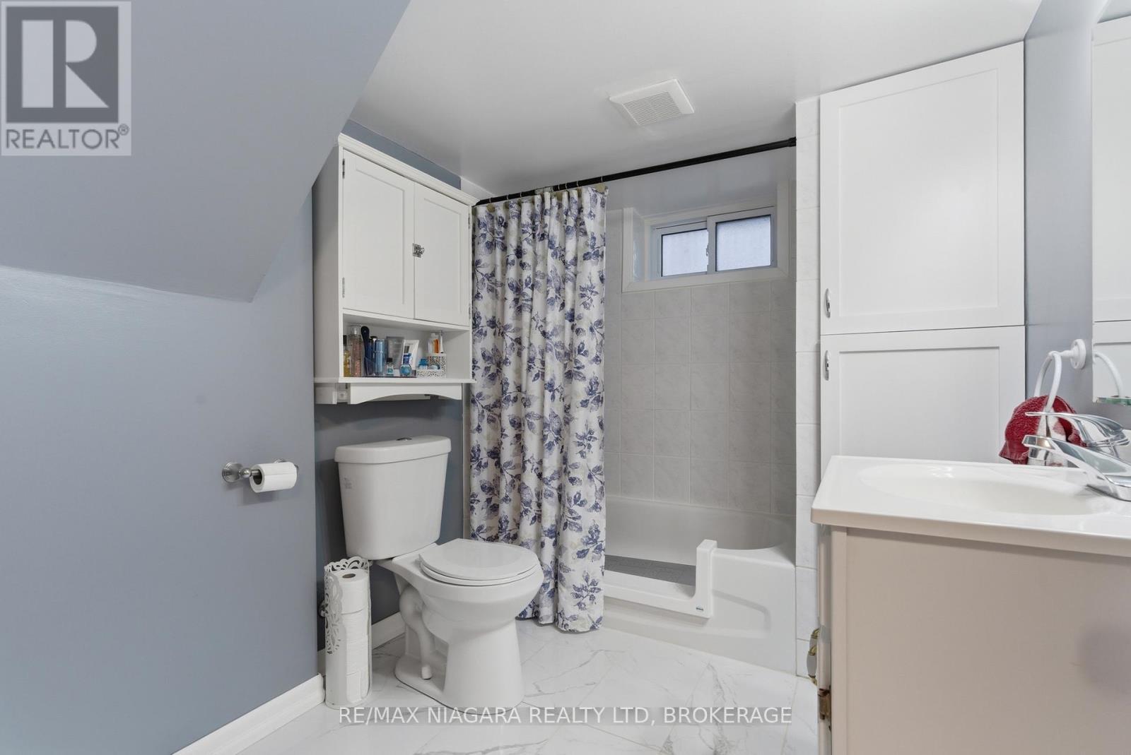 57 Meredith Drive, St. Catharines (Carlton/Bunting), ON - Indoor Photo Showing Bathroom