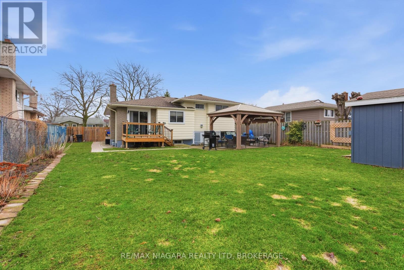 57 Meredith Drive, St. Catharines (Carlton/Bunting), ON - Outdoor With Deck Patio Veranda With Backyard With Exterior