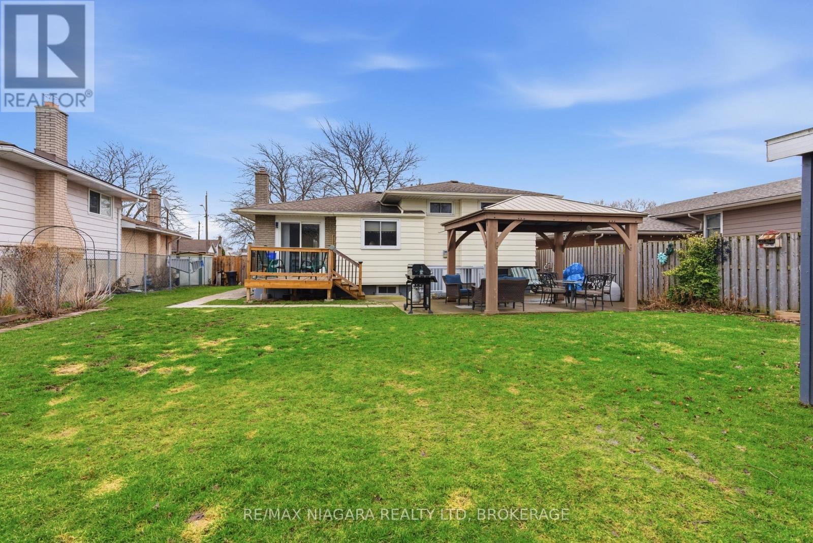 57 Meredith Drive, St. Catharines (Carlton/Bunting), ON - Outdoor With Deck Patio Veranda With Exterior