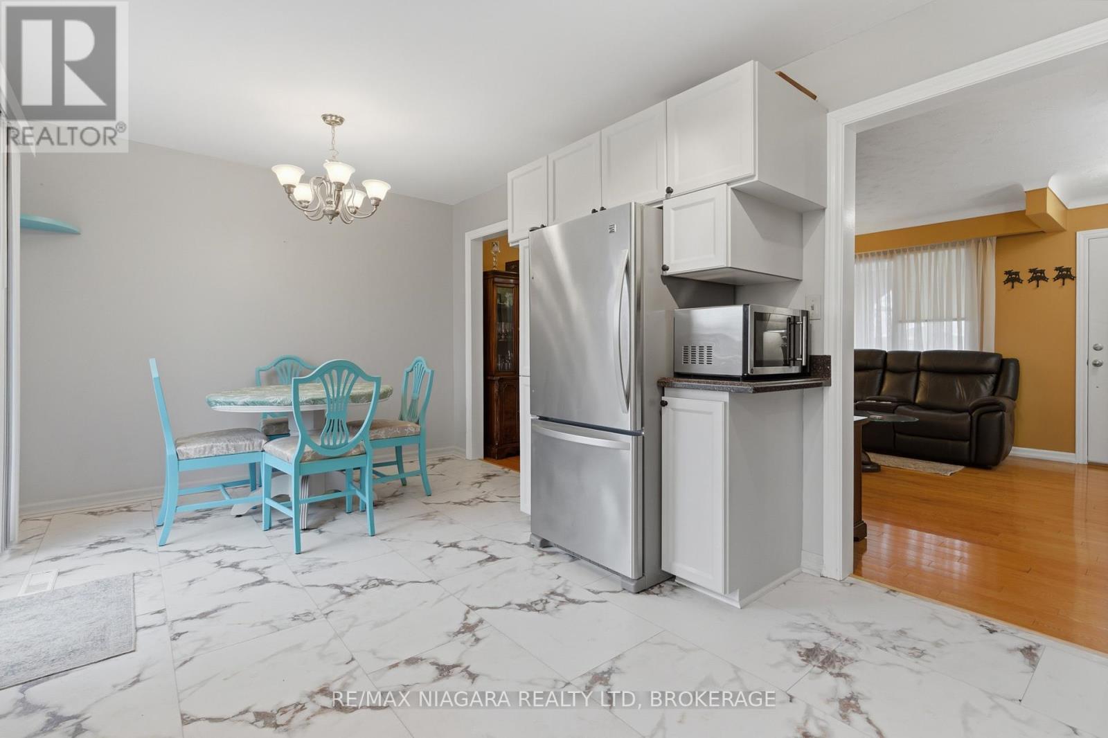 57 Meredith Drive, St. Catharines (Carlton/Bunting), ON - Indoor Photo Showing Kitchen